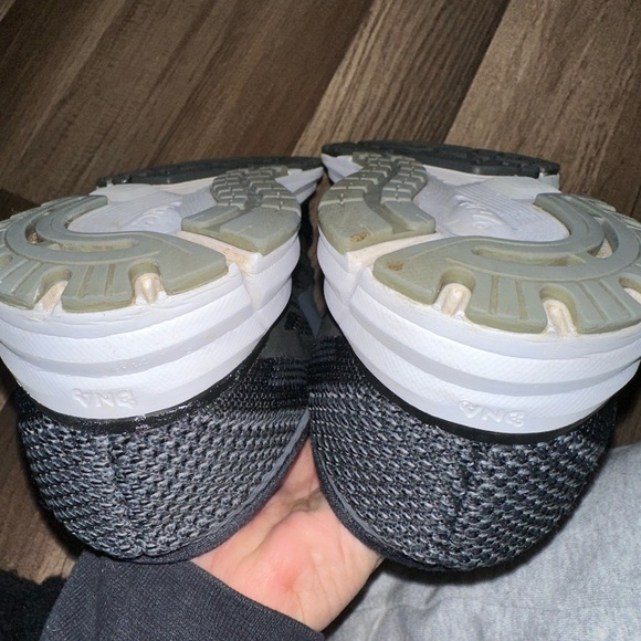 Brooks Revel Black and Gray Running Shoes - Picture 5 of 12